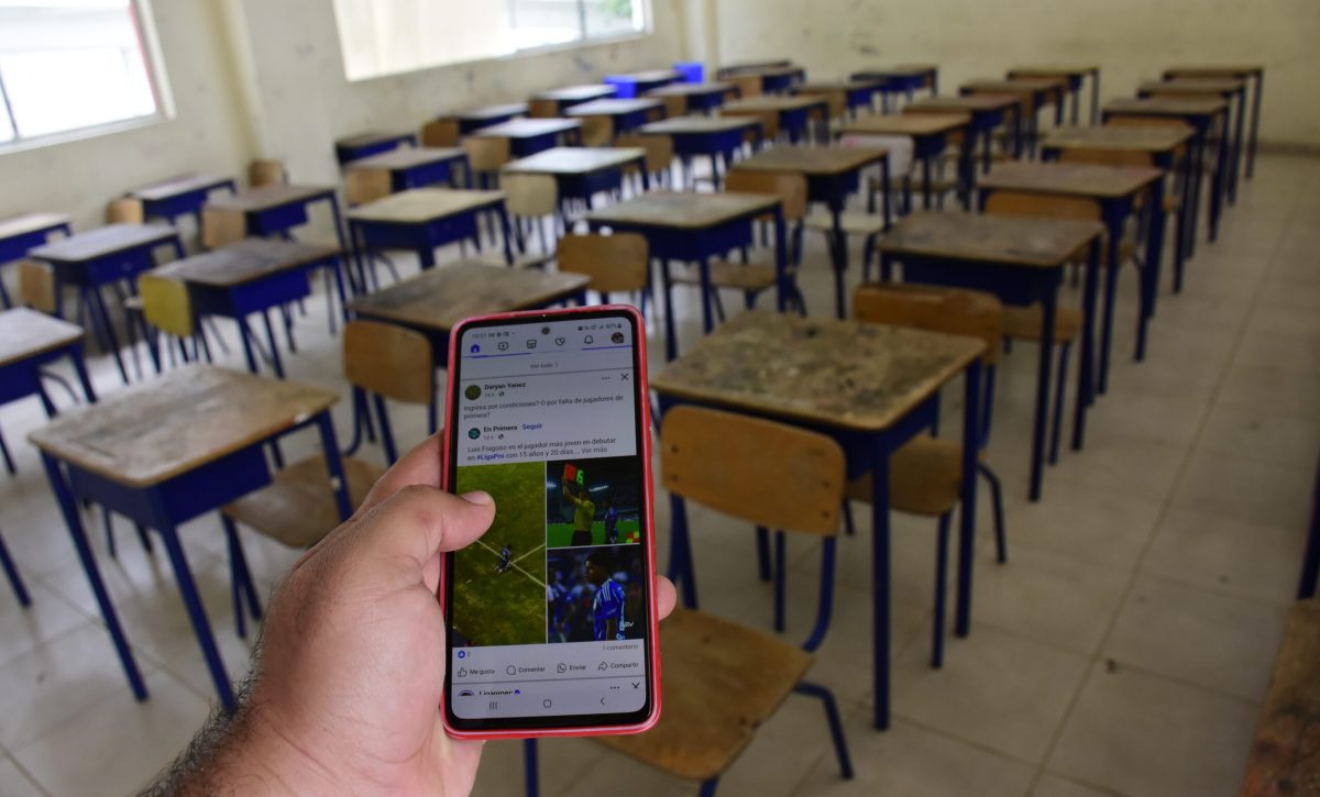 Inicio de clases en Costa-Galápagos: nueva norma prohíbe celulares en aulas para 2025-2026
