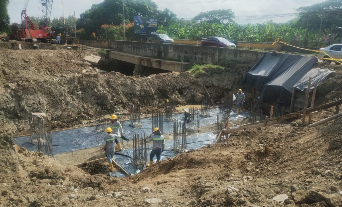 Ya se hincaron los primeros 17 pilotos para el puente de Lodana.