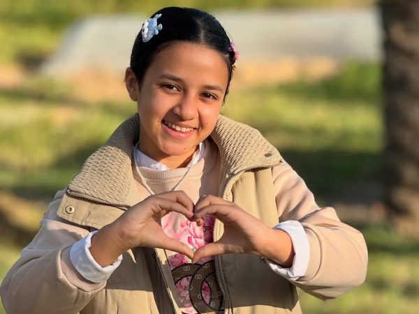 Ha muerto en un ataque israelí Yaqeen Hammad, la niña influencer que ayudaba a sobrevivir en Gaza.
