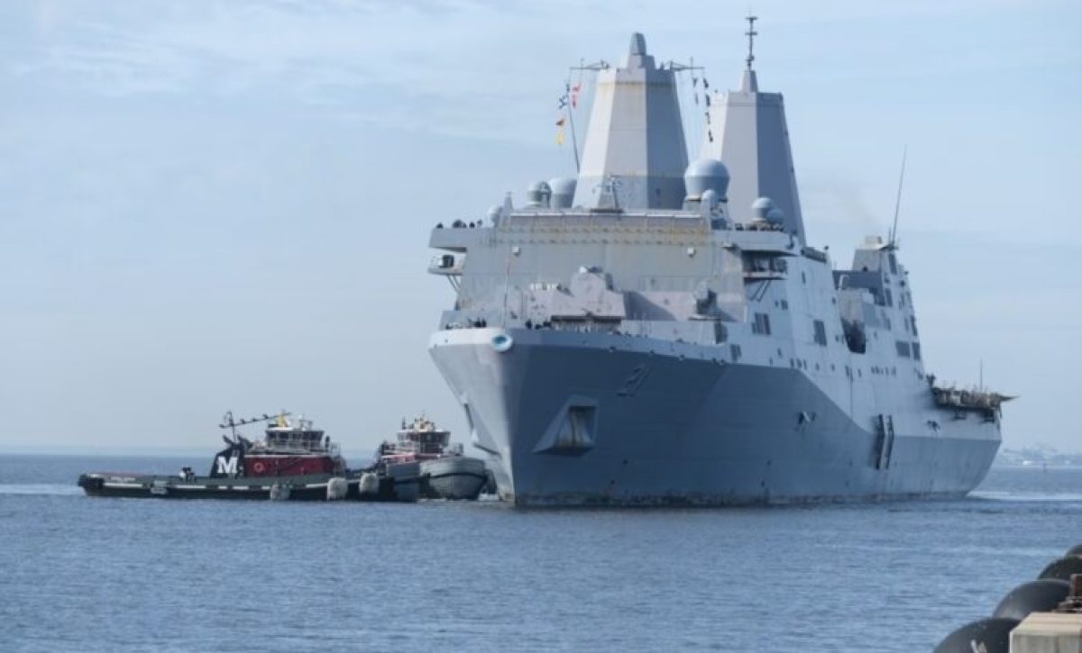 Estados Unidos ha desplegado portaviones, un submarido y más de 4 mil soldados a El Caribe.