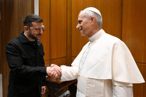 Zelenski se reúne con el papa León y le agradece su oferta para acoger conversaciones de paz para Ucrania