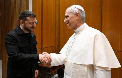Zelenski se reúne con el papa León y le agradece su oferta para acoger conversaciones de paz para Ucrania