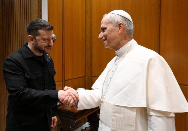 Zelenski se reúne con el papa León y le agradece su oferta para acoger conversaciones de paz para Ucrania