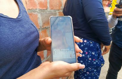 Familias de cinco jóvenes mantenses que están desaparecidos siguen sin tener noticias de ellos.