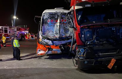 Tragedia en la vía a Montecristi: choque mortal entre bus y camión.