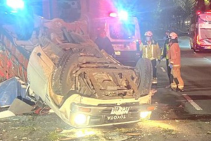 Vuelco de vehículo en la vía Cuenca-Azogues causa una muerte y un herido