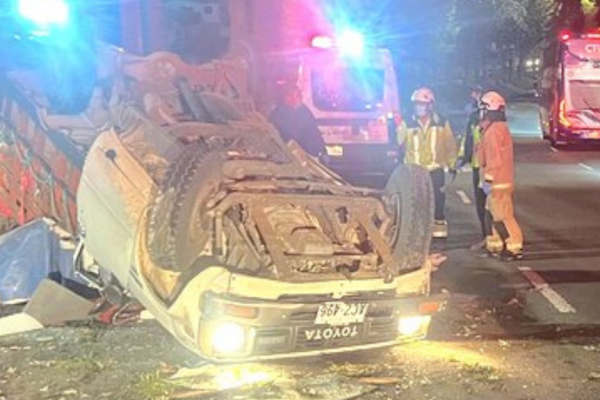 Vuelco de vehículo en la vía Cuenca-Azogues causa una muerte y un herido