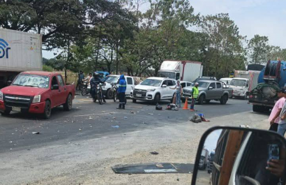 Choque entre bus y tráiler en la vía Nobol–Daule provoca víctimas y caos vehicular