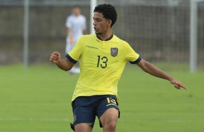 Adrián Cuadrado jugando por Ecuador