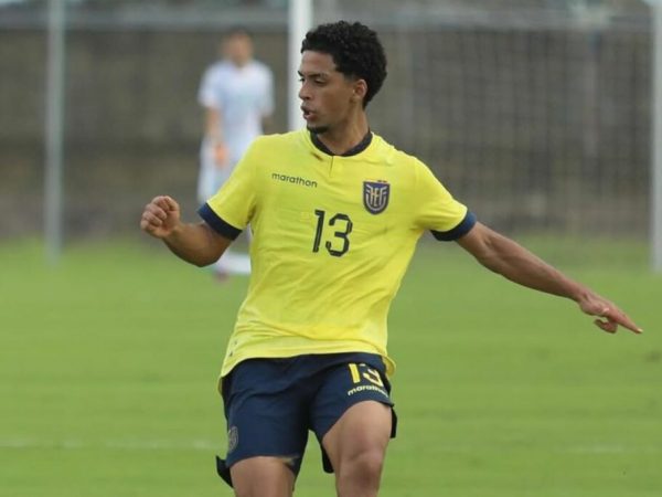 Adrián Cuadrado jugando por Ecuador