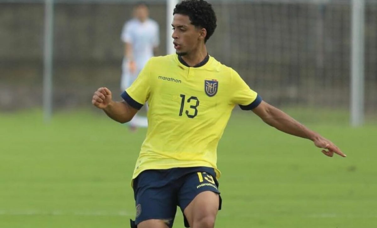 Adrián Cuadrado jugando por Ecuador