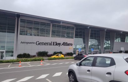 El terremoto de 2016 destruyó la torre de control del aeropuerto de Manta, pero tras su reconstrucción hoy sigue siendo clave para la región.