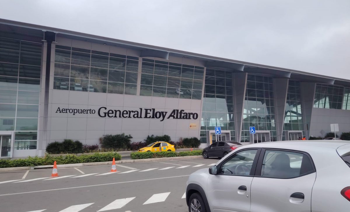 El terremoto de 2016 destruyó la torre de control del aeropuerto de Manta, pero tras su reconstrucción hoy sigue siendo clave para la región.