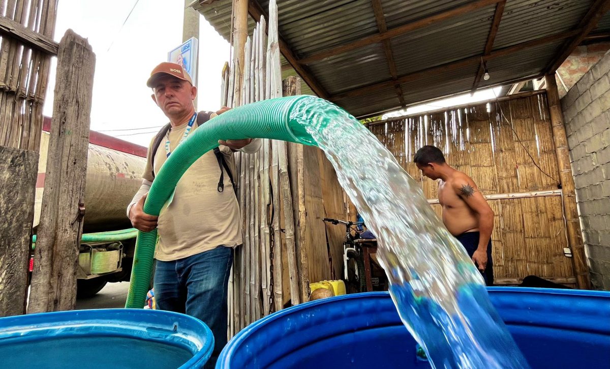 En Manta es frecuente que algunos sectores sufran desabastecimiento de agua a través de la red; en esos casos, la opción es obtener el líquido a través de tanqueros.