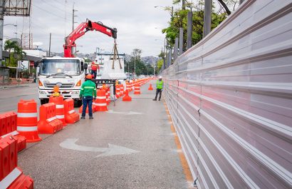 La Alcaldía construye dos pasos elevados gemelos de 450 metros cada uno, con rampas que suman 480 metros totales.