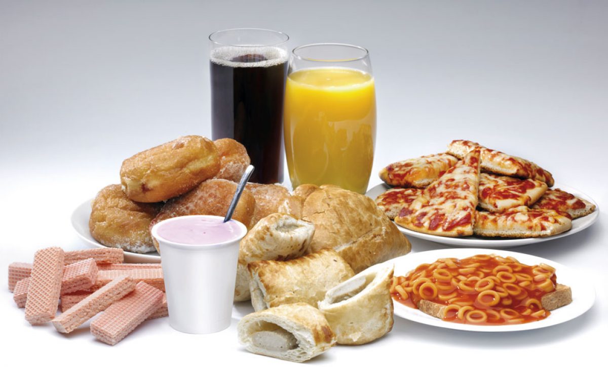 Alimentos ultraprocesados: el riesgo adictivo que preocupa a adultos mayores