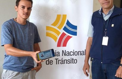 La Agencia Nacional de Tránsito (ANT) promete eficiencia en emisión de licencias, pero usuarios denuncian demoras.