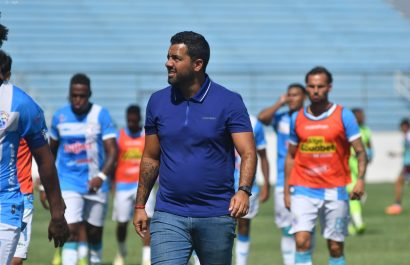 Javier Carvajal, entrenador del Manta FC