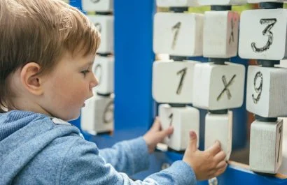 Letras, números y colores: descubre cuándo los niños comienzan a memorizarlos según expertos