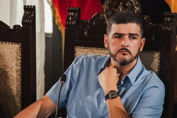 El alcalde de Guayaquil, Aquiles Alvarez, desató controversia tras publicar un video el 17 de junio de 2025.