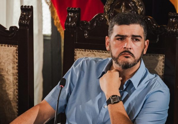 El alcalde de Guayaquil, Aquiles Alvarez, desató controversia tras publicar un video el 17 de junio de 2025.