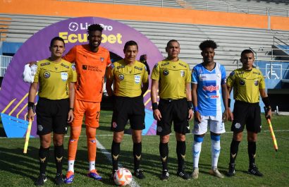 Terna arbitral a la que criticó el presidente del Manta FC Jaime Estrada.