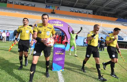 Árbitros de Liga Pro.