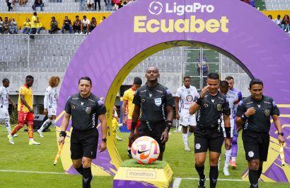 Árbitros de la Liga Pro.