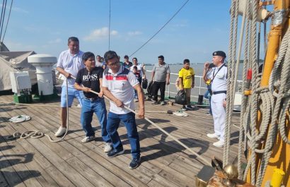 Los recorridos guiados en el buque ofrecen una ventana al pasado y presente de la Armada ecuatoriana.