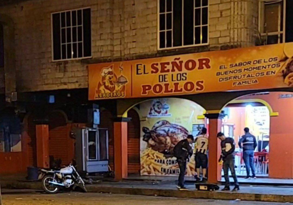 Comerciante y cliente asesinados en ataque armado en asadero de pollos