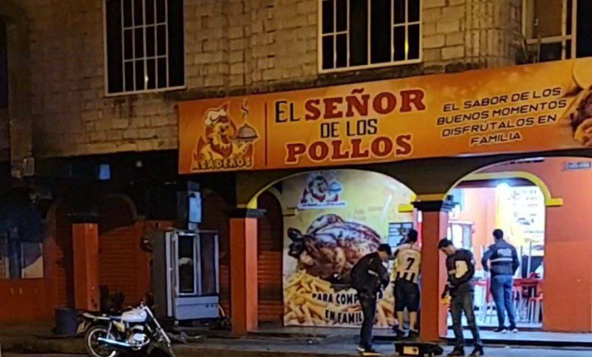 Comerciante y cliente asesinados en ataque armado en asadero de pollos
