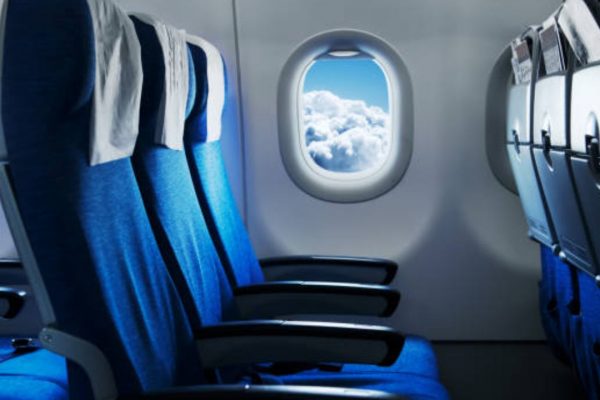 ¿Dónde sentarse para sobrevivir? Revelan el asiento más seguro del avión
