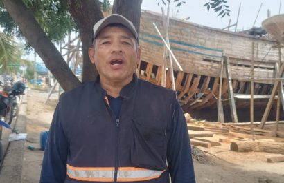 Carlos Alberto Bailón, de profesión constructor naval, habla sobre la importancia del astillero, donde se construyen los barcos de diferentes calados.