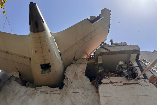 Tragedia aérea en India: se estrella avión con más de 240 personas rumbo a Londres