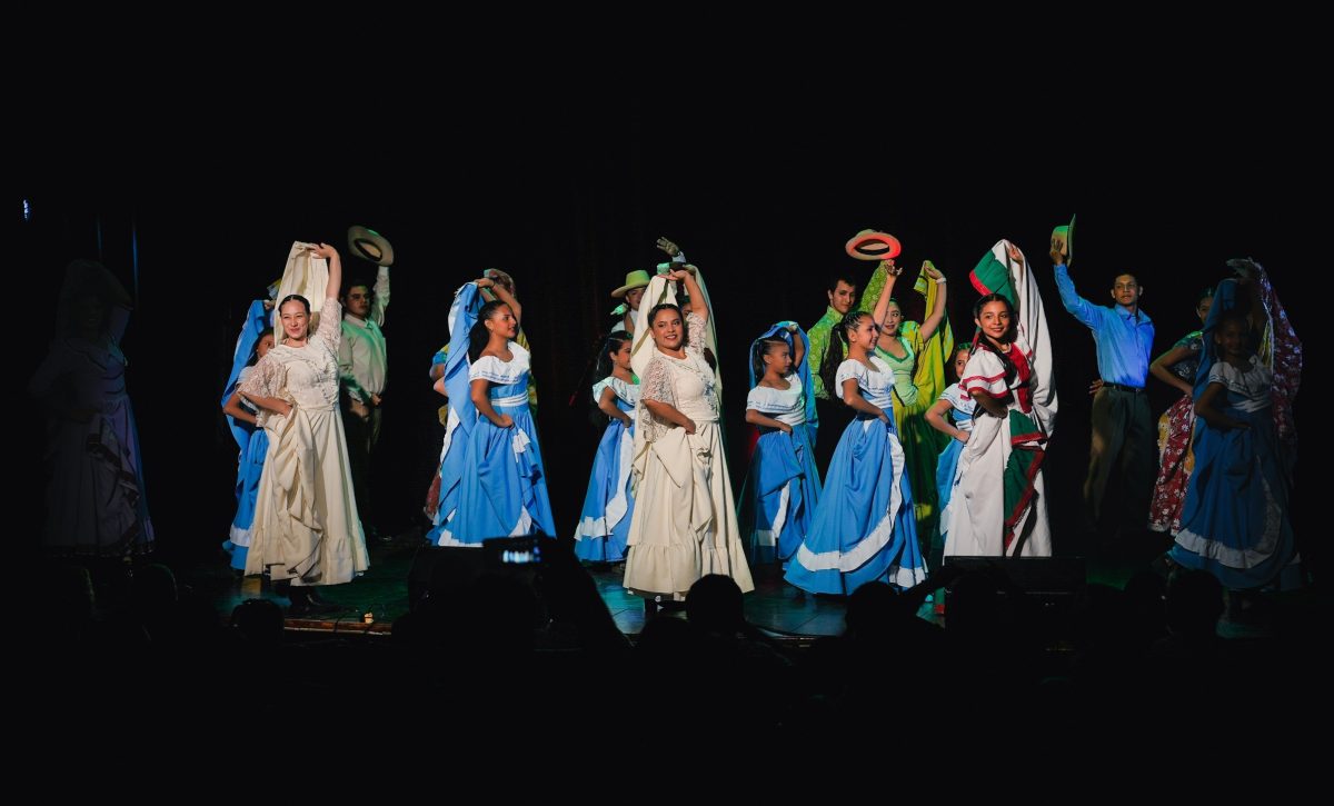 El Ballet Municipal de Manta lleva funcionando un año bajo la dirección de Carlos Delgado.