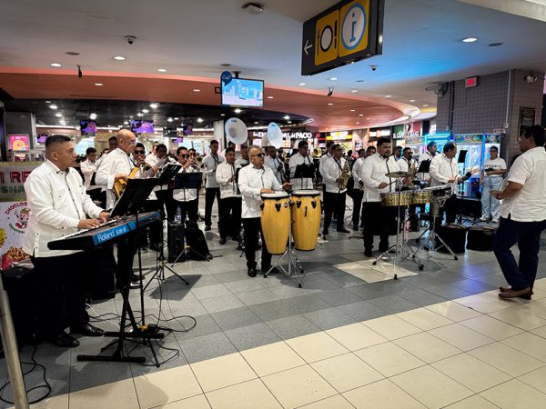 Con eventos festivo como este, Guayaquil celebra sus 490 años.