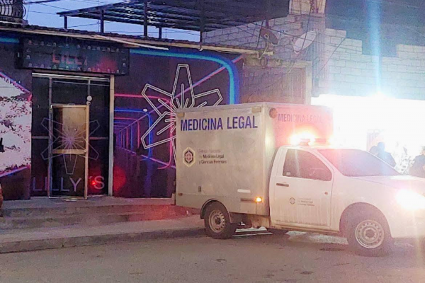 Policía investiga asesinato de trabajadora en local nocturno de La Libertad