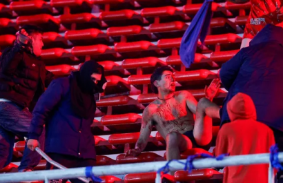 Los violentos enfrentamientos entre las barras del Independiente de Avellaneda y de la Universidad de Chile, ocurridos este miércoles, dejaron un saldo de decenas de heridos y detenidos.