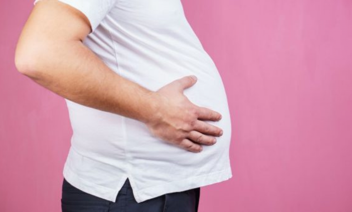 ¿Casado y con barriga? Lo que dice la ciencia sobre este fenómeno común