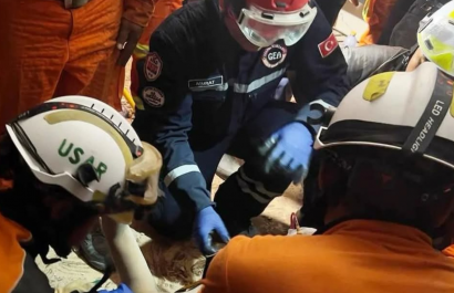 rescatado cinco días después terremoto Birmania