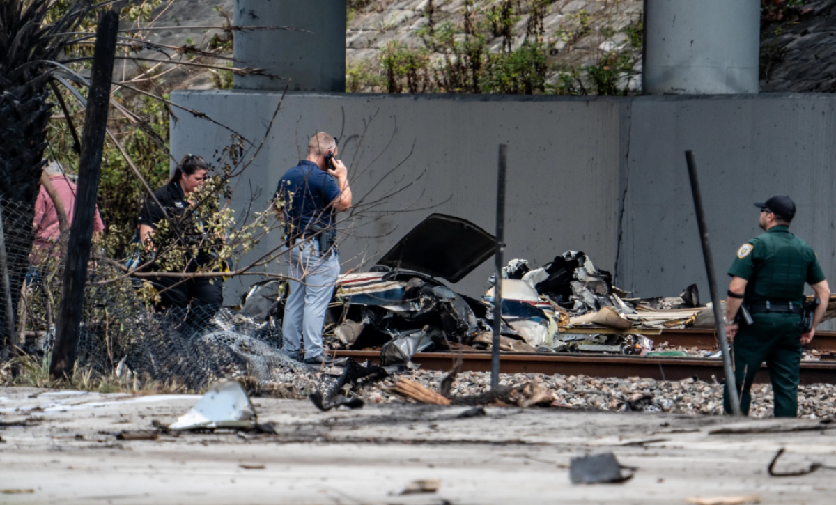 Una avioneta se estrelló en una calle concurrida de Boca Ratón, Florida