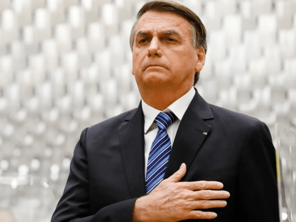 Bolsonaro presenta complicaciones en UCI tras operación por obstrucción intestinal