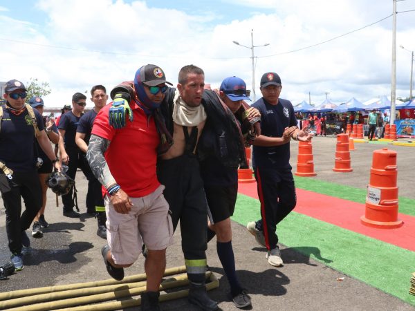 El Grupo de Alto Rendimiento del Cuerpo de Bomberos de Manta participó en la competencia Fire Challenge 2025.