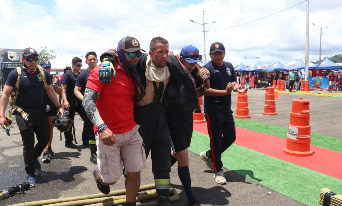 El Grupo de Alto Rendimiento del Cuerpo de Bomberos de Manta participó en la competencia Fire Challenge 2025.
