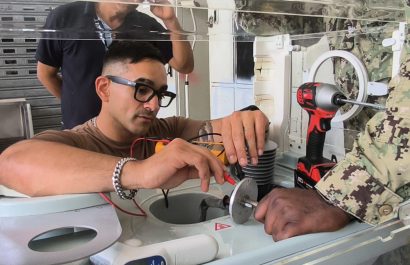 Personal del buque realizó mantenimiento a varios equipos del hospital.