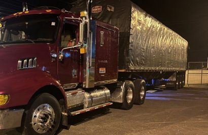 El camión donde se transportaba la droga. El conductor fue detenido, dijo la Policía.