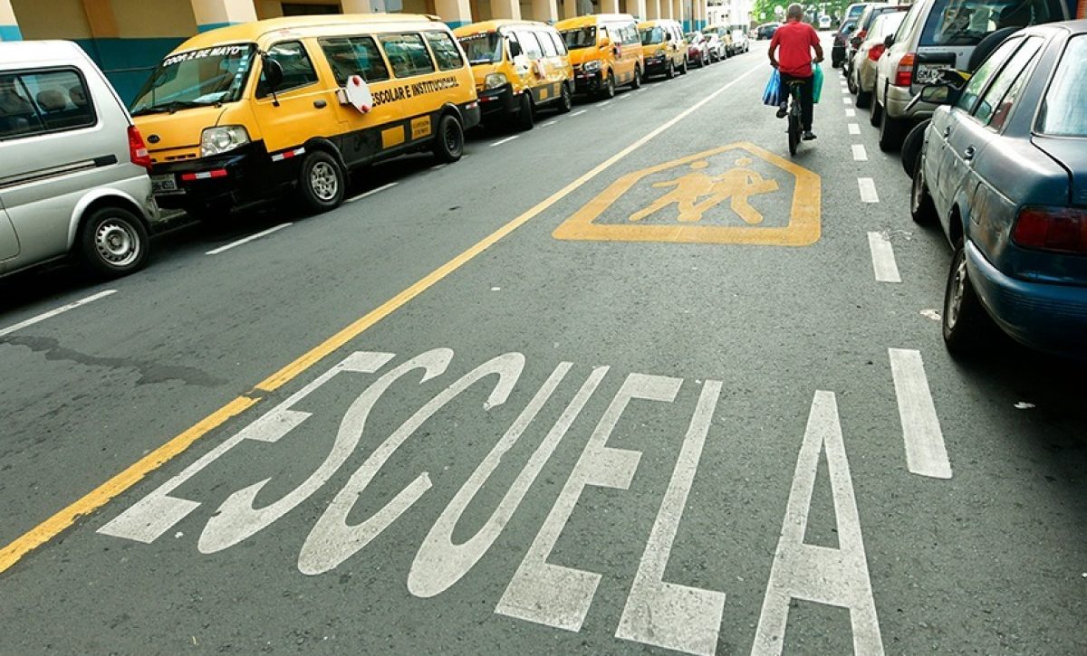 Esta iniciativa, que arrancó el 5 de mayo, despliega 500 agentes de tránsito en zonas de alta afluencia escolar.