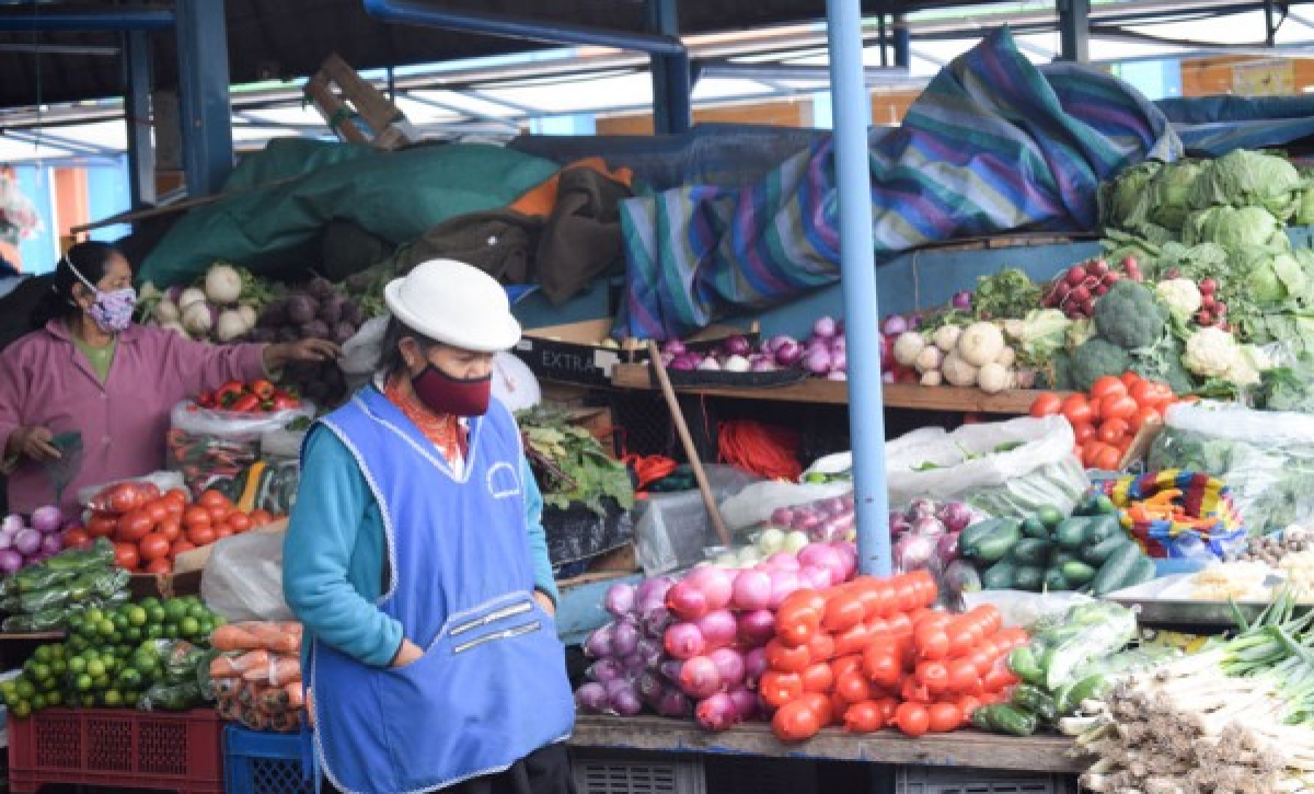 El INEC informó que la Canasta Familiar Básica en Ecuador alcanzó USD 800,60 en marzo de 2025, un aumento de 3,53 dólares respecto a febrero