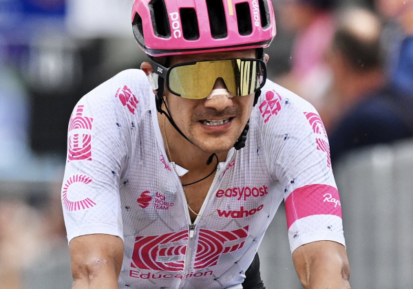 Richard Carapaz celebra su cumpleaños número 32 en el Giro de Italia 2025