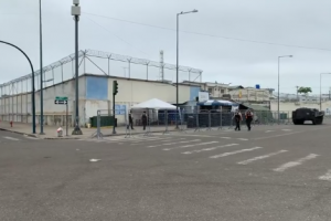 ¿Mensaje criminal? Lanzan cabeza de chancho y panfleto contra funcionarios del sistema penitenciario
